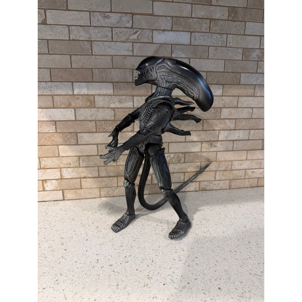 Hasbro/kenner 12 Inch Fully Posable-Alien Resurrection-Warrior Drone Figure 1997